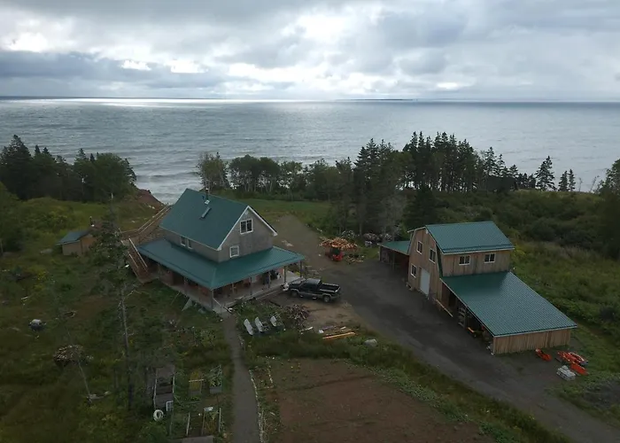 North Shore Retreat - Off-Grid - Oceanfront