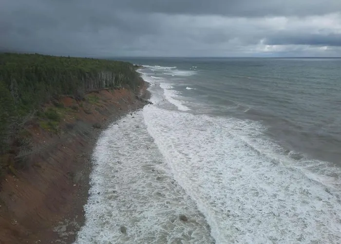 North Shore Retreat - Off-Grid - Oceanfront