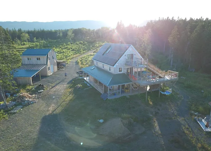 North Shore Retreat - Off-Grid - Oceanfront