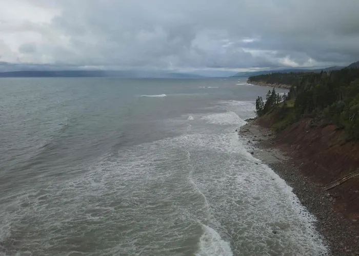 North Shore Retreat - Off-Grid - Oceanfront