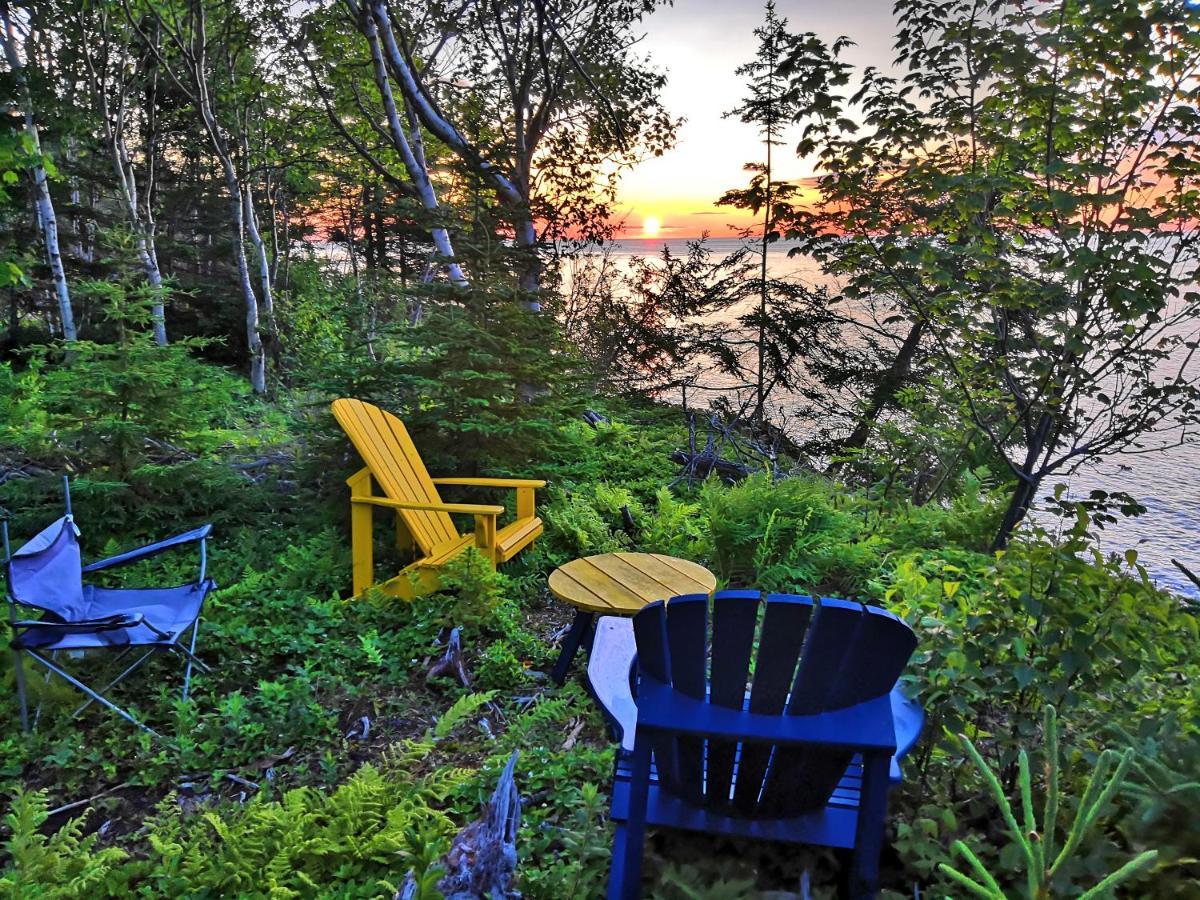 North Shore Retreat - Off-grid - Oceanfront Indian Brook