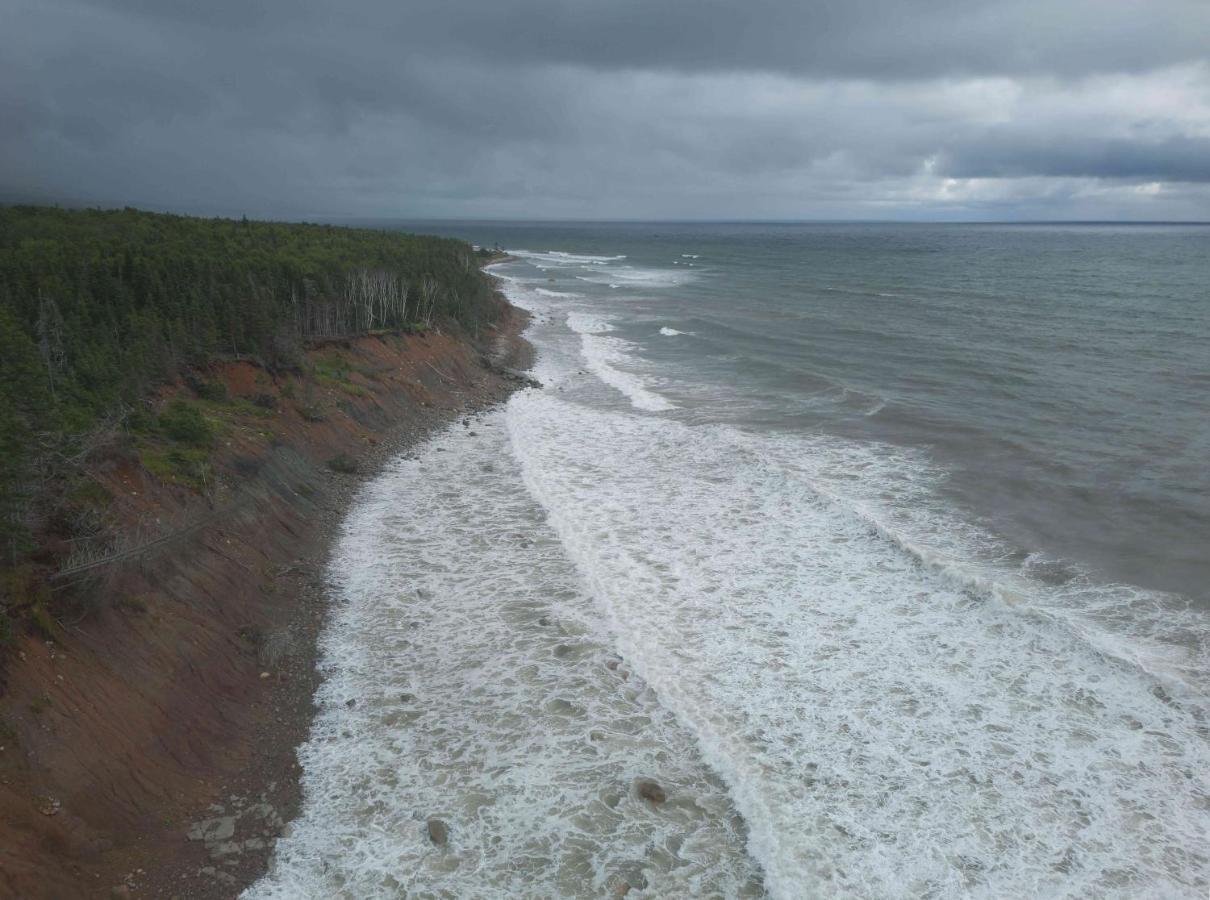 North Shore Retreat - Off-grid - Oceanfront *